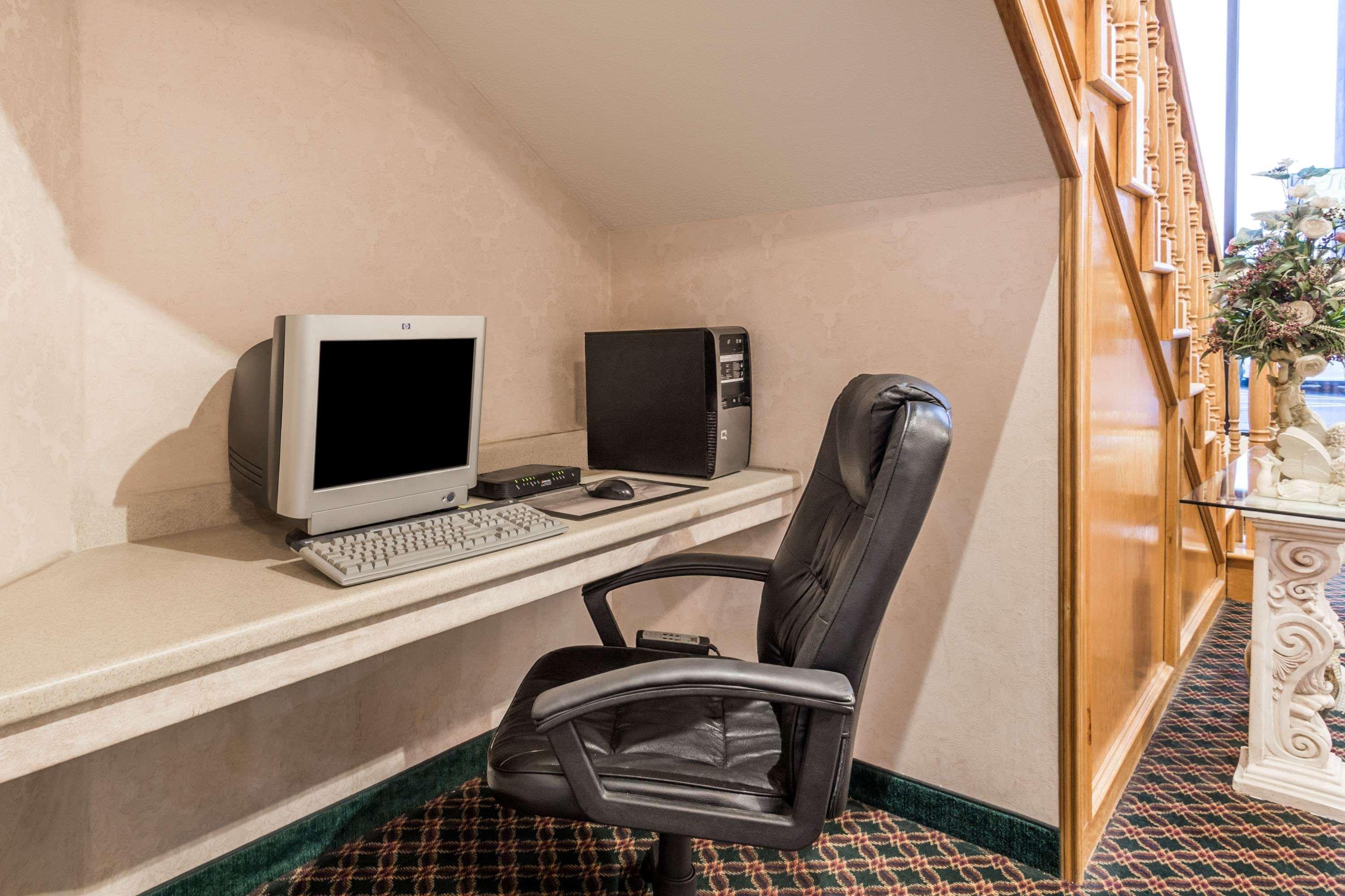 Super 8 By Wyndham Dickson Hotell Eksteriør bilde