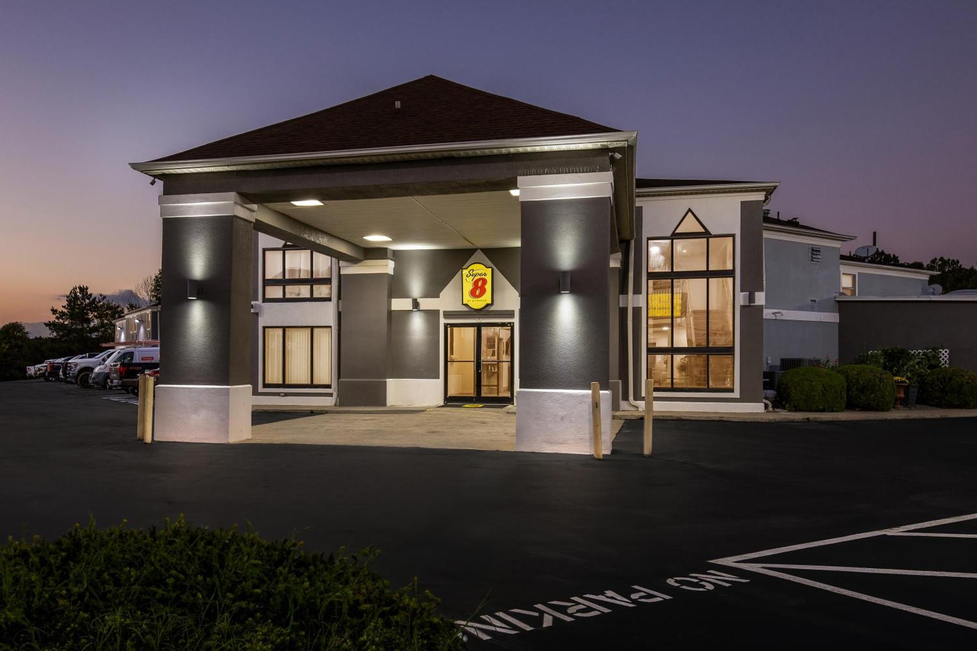 Super 8 By Wyndham Dickson Hotell Eksteriør bilde