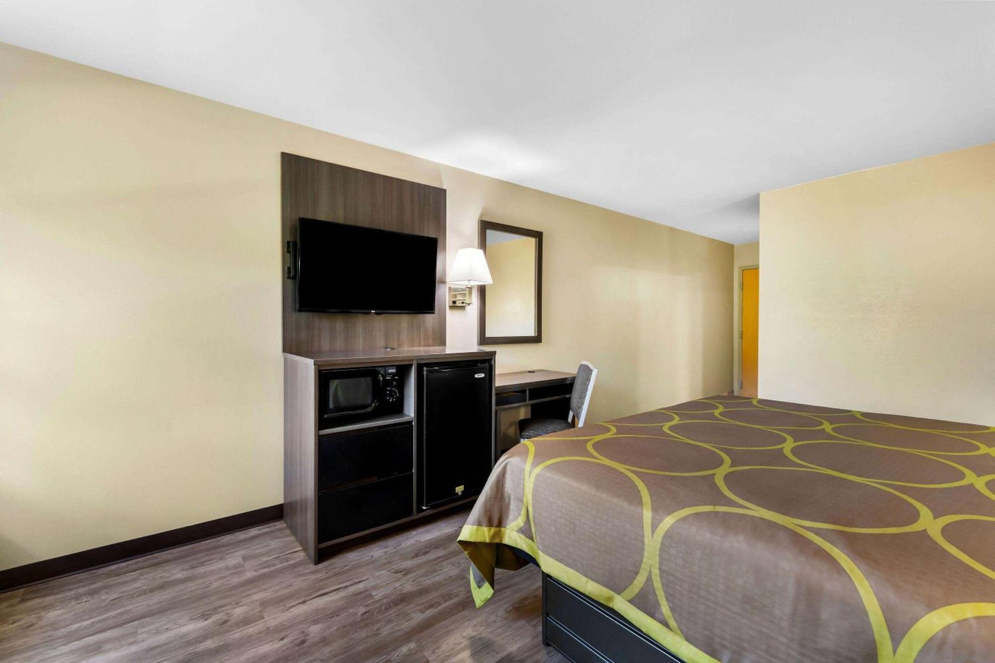 Super 8 By Wyndham Dickson Hotell Eksteriør bilde