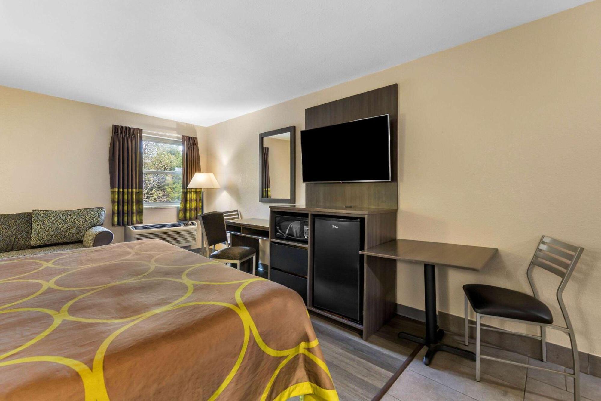 Super 8 By Wyndham Dickson Hotell Eksteriør bilde