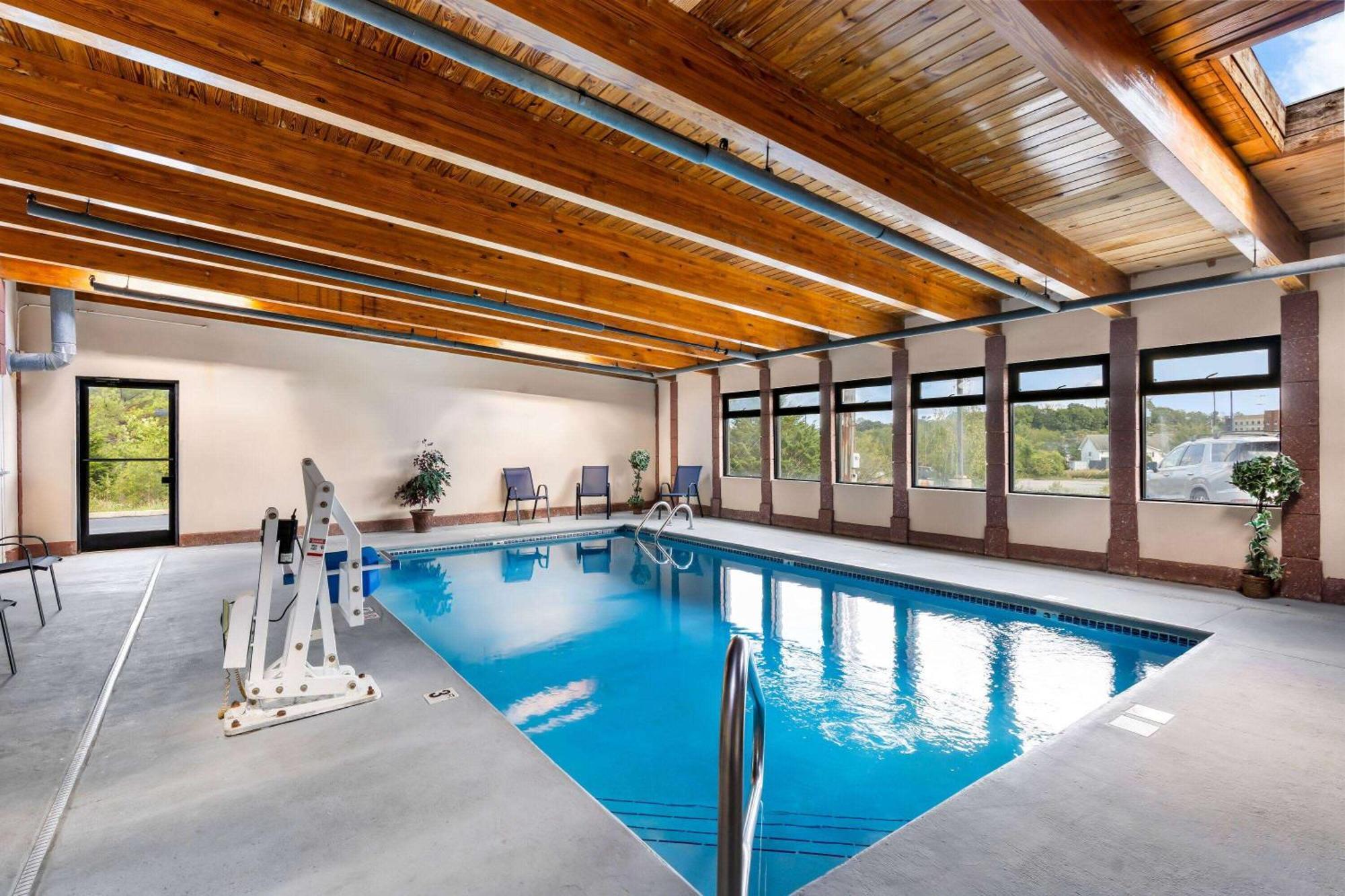 Super 8 By Wyndham Dickson Hotell Eksteriør bilde